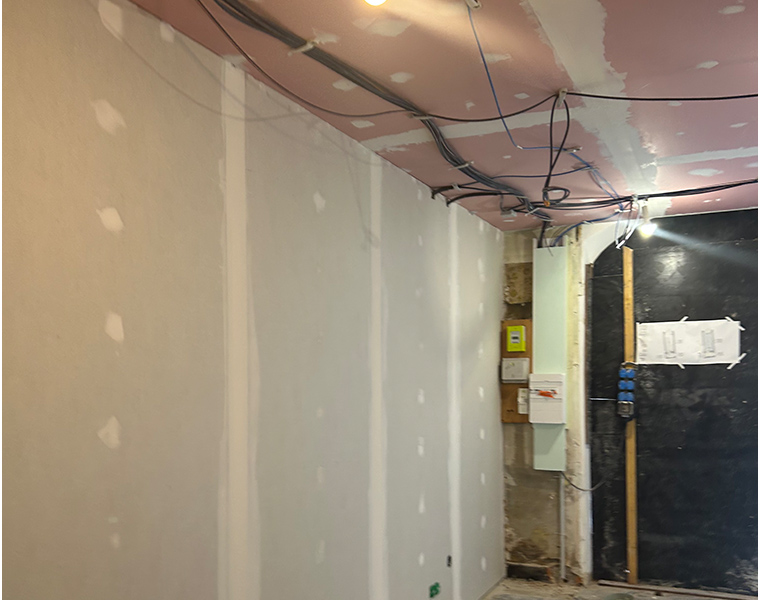  Chantier en cours - Rénovation d'un commerce en plein cœur de Chambéry
